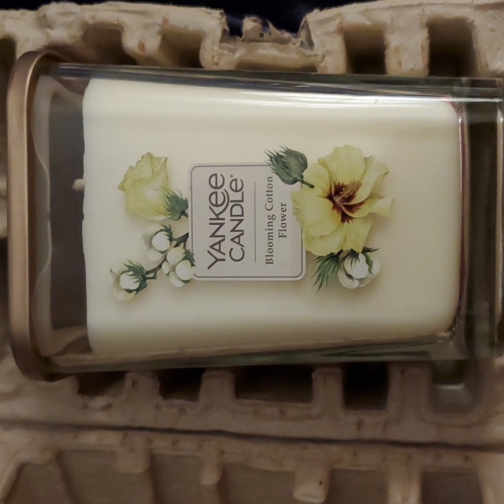 Yankee Candle Blooming Cotton Flower 19.5oz 2-wick Elevation jar